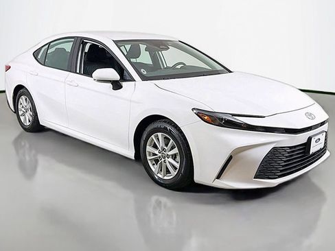 Used 2025 Toyota Camry LE image 37