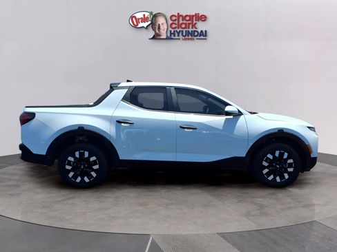 Used 2025 Hyundai Santa Cruz SE FWD image 6