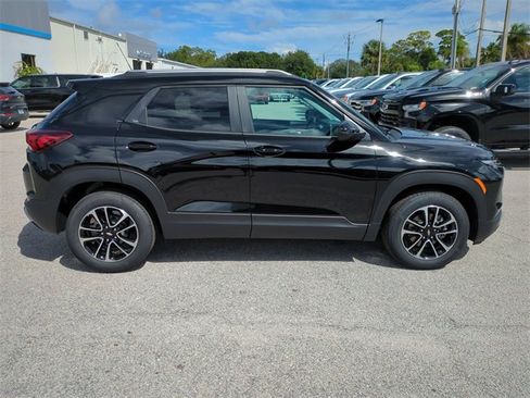 Certified 2026 Chevrolet TrailBlazer LT w/ Convenience Package image 3