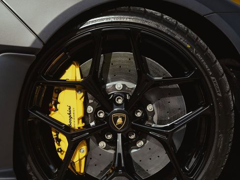 Used 2025 Lamborghini Revuelto AWD/4WD image 8