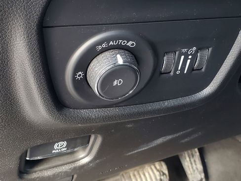 Used 2023 Jeep Grand Cherokee Overland image 16