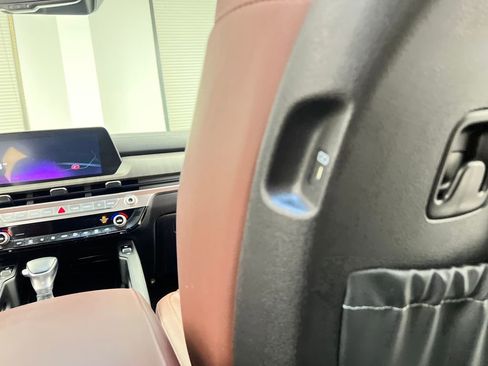 Used 2024 Kia Telluride EX w/ EX Captain's Chair Package image 31