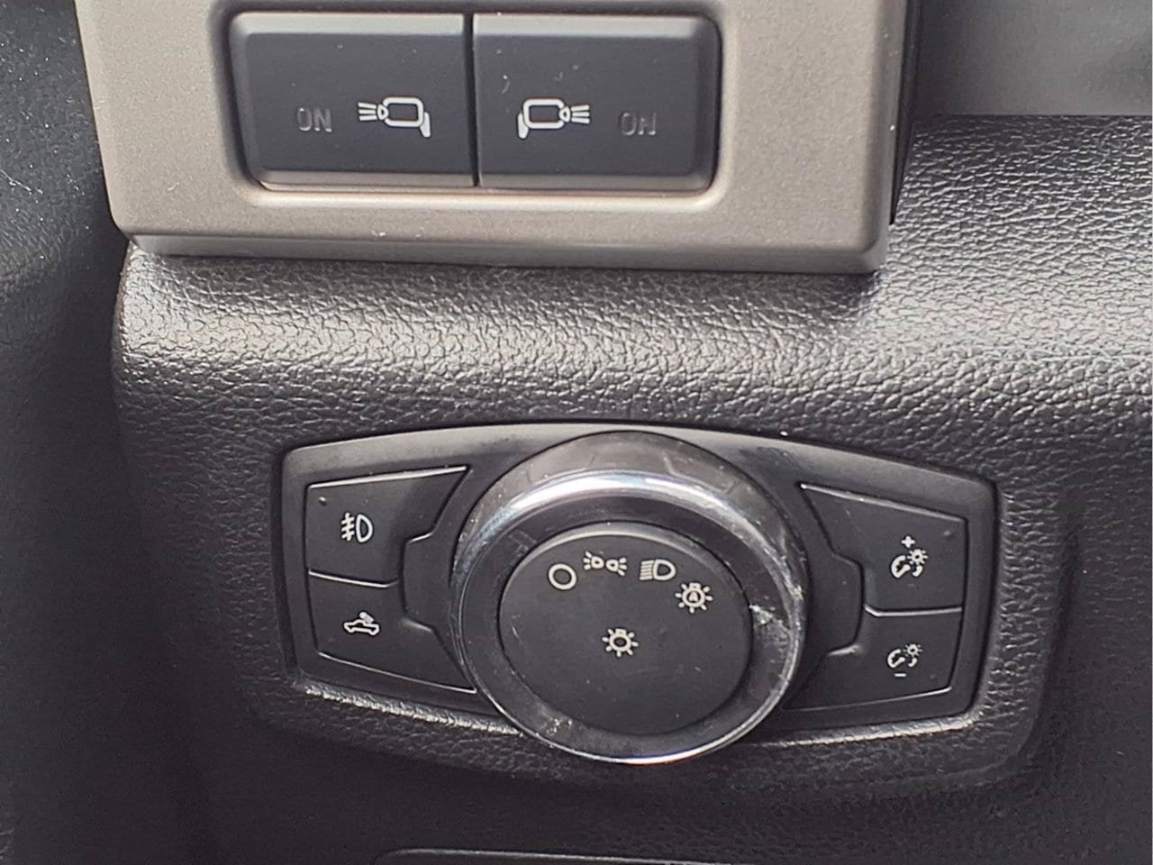 Used 2015 Ford F150 Lariat w/ Equipment Group 502A Luxury AWD/4WD image 27