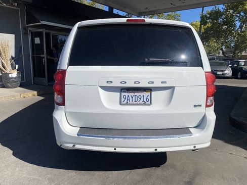 Used 2014 Dodge Grand Caravan SXT FWD image 39