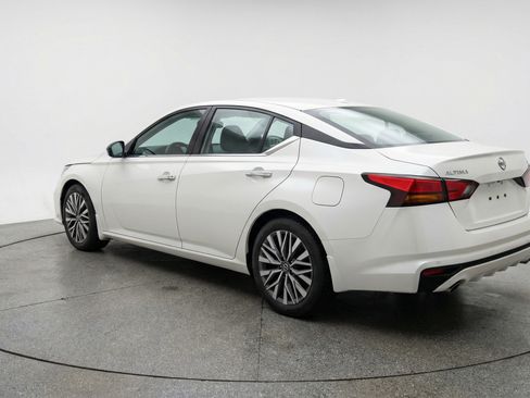 Used 2025 Nissan Altima 2.5 SV FWD image 6