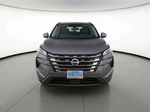 Used 2025 Nissan Rogue SV image 2