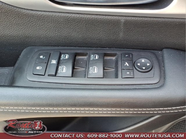 Used 2025 Chrysler Pacifica Limited FWD image 22