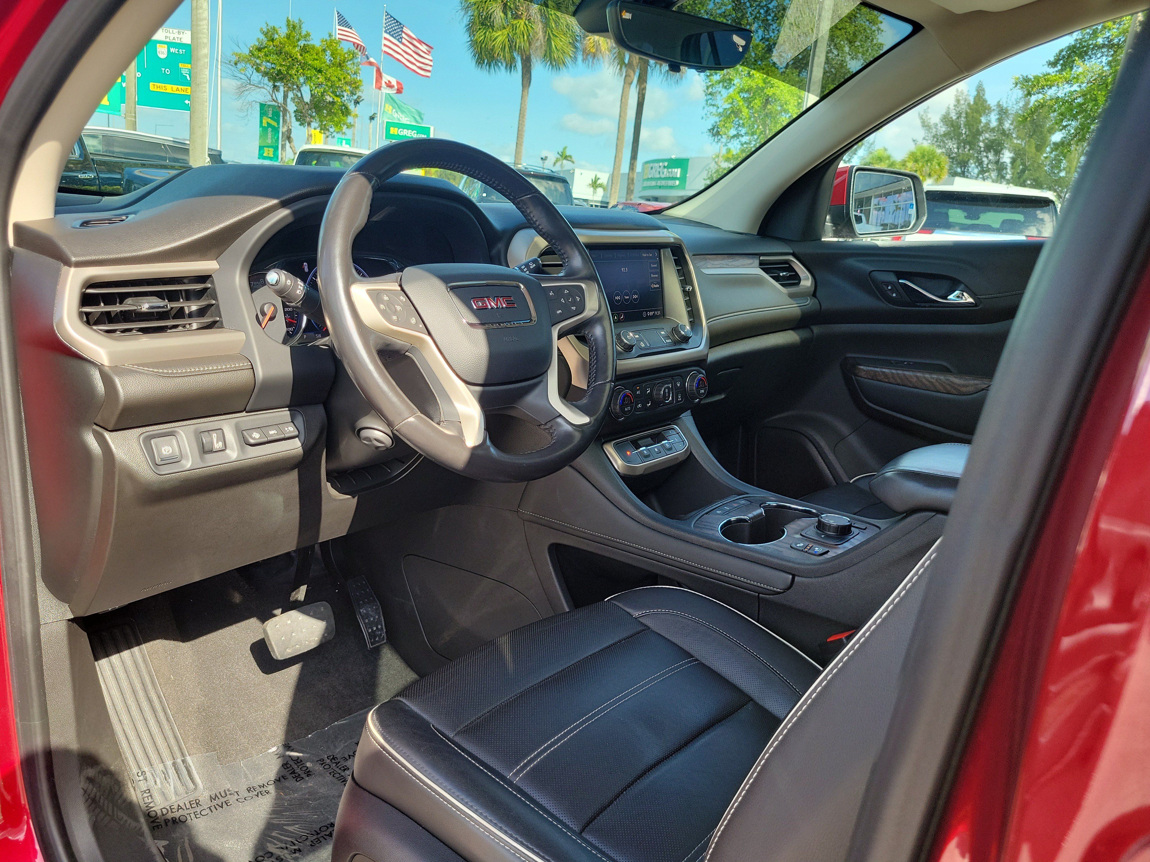 Used 2020 GMC Acadia Denali w/ Technology Package FWD image 9