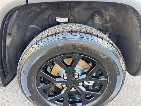 Used 2026 Jeep Grand Cherokee 4WD image 9