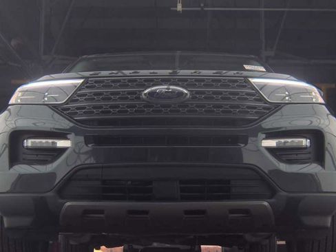 Used 2023 Ford Explorer XLT w/ Equipment Group 202A image 5