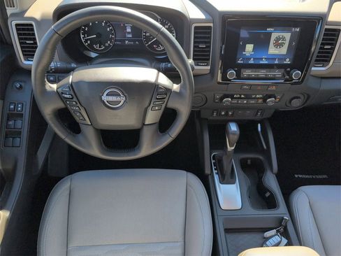 Used 2024 Nissan Frontier SV w/ SV Convenience Package image 28