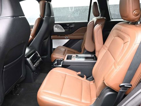 Used 2020 Lincoln Aviator Reserve w/ Equipment Group 202A AWD/4WD image 19