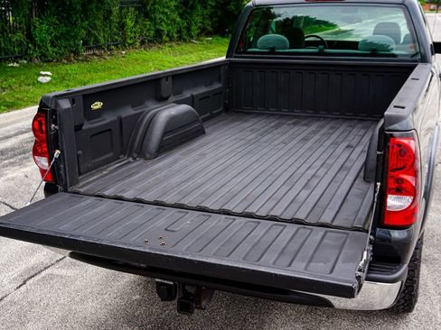 Used 2004 Chevrolet Silverado 2500 LS AWD/4WD image 33