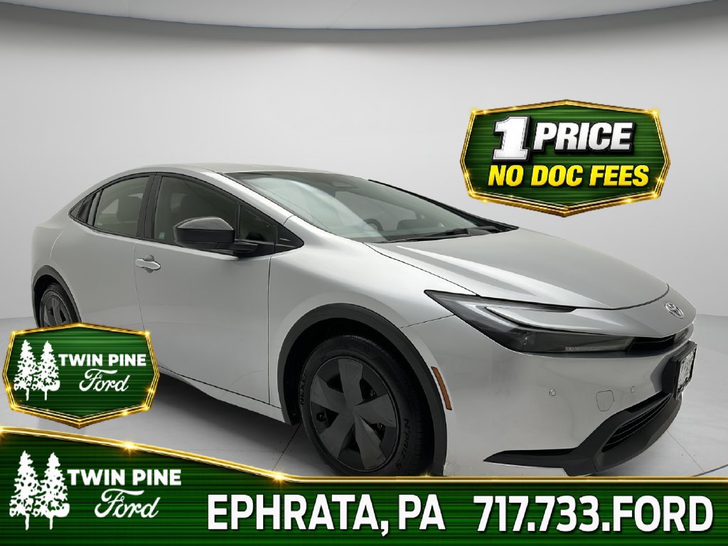 Used 2025 Toyota Prius LE FWD image 1