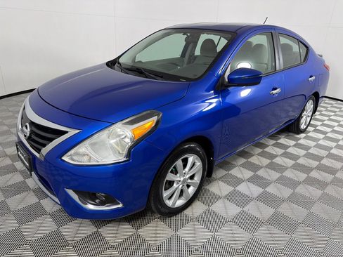 Used 2015 Nissan Versa SL image 9