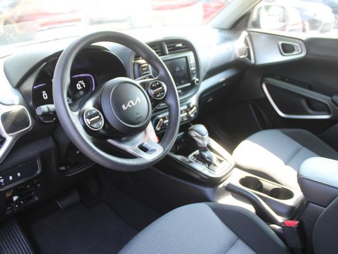 Certified 2025 Kia Soul LX w/ LX Technology Package FWD image 21