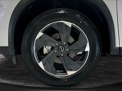 Used 2025 Nissan Rogue SV AWD/4WD image 34