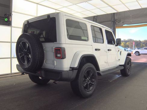 Used 2022 Jeep Wrangler Unlimited Sahara AWD/4WD image 2