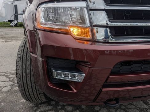Used 2017 Ford Expedition XLT AWD/4WD image 8