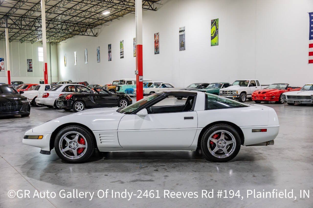 Used 1992 Chevrolet Corvette Coupe RWD image 4