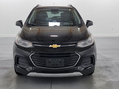 Used 2020 Chevrolet Trax LT w/ LT Convenience Package FWD image 3