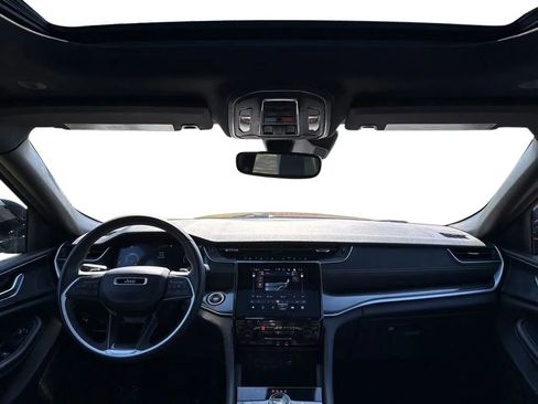 Used 2023 Jeep Grand Cherokee L Laredo image 34