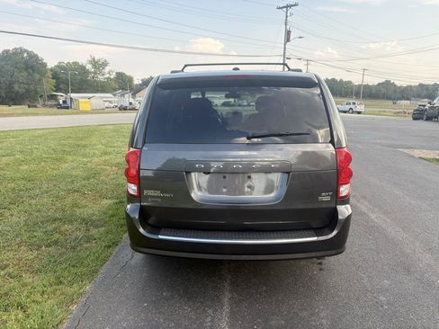 Used 2019 Dodge Grand Caravan SXT FWD image 3