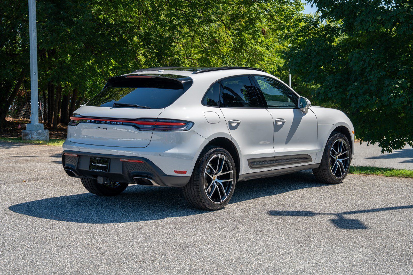 Certified 2026 Porsche Macan AWD/4WD image 7
