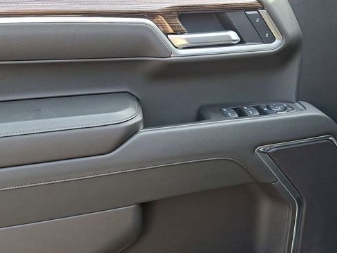 Used 2025 Chevrolet Silverado 1500 LT image 12