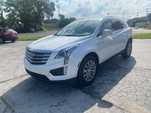 Used 2017 Cadillac XT5 Luxury FWD image 2