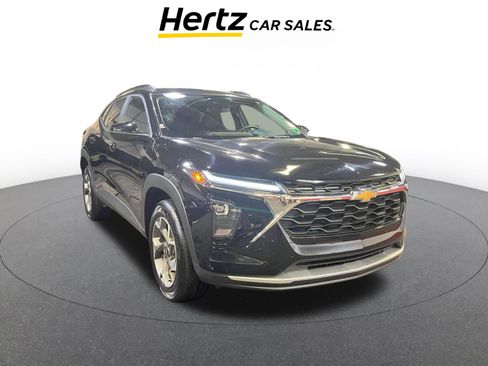 Used 2025 Chevrolet Trax LT w/ LT Convenience Package image 1