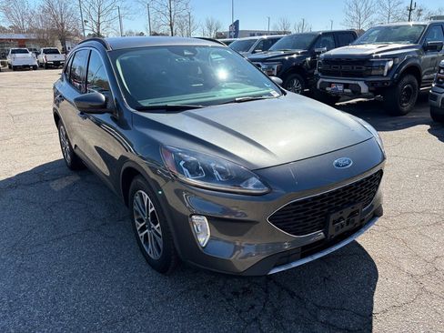 Used 2020 Ford Escape SEL image 3