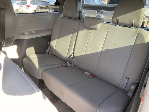 Used 2017 Toyota Sienna XLE Premium w/ Protection Package image 23