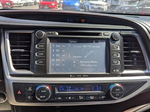 Used 2018 Toyota Highlander XLE AWD/4WD image 22