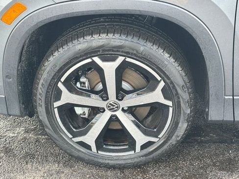 New 2026 Volkswagen Tiguan SE image 10