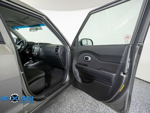 Used 2018 Kia Soul FWD image 38