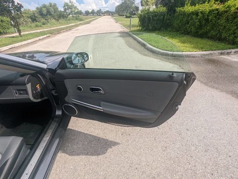 Used 2005 Chrysler Crossfire Limited image 16