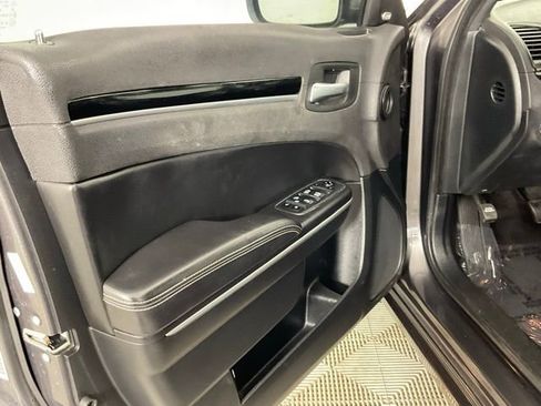 Used 2019 Chrysler 300 S image 11