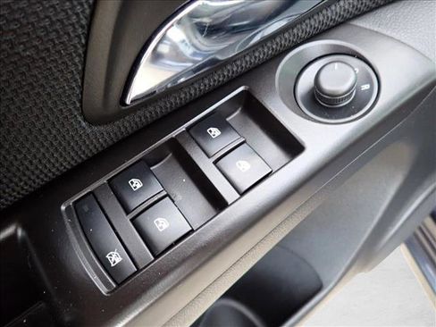 Used 2014 Chevrolet Cruze LT image 11
