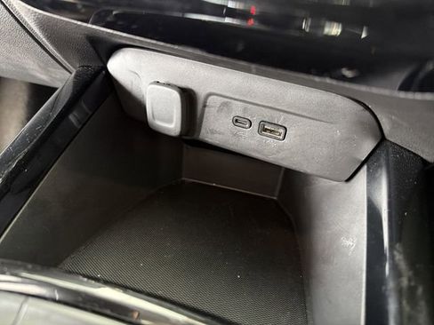 Certified 2025 Chevrolet Trax LT w/ LT Convenience Package image 24