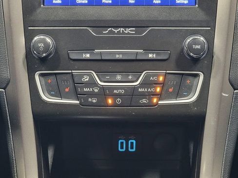 Used 2020 Ford Fusion SE AWD/4WD image 20