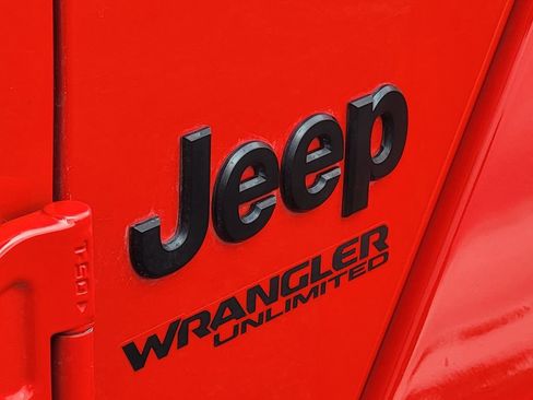 Used 2020 Jeep Wrangler Unlimited Sahara AWD/4WD image 31