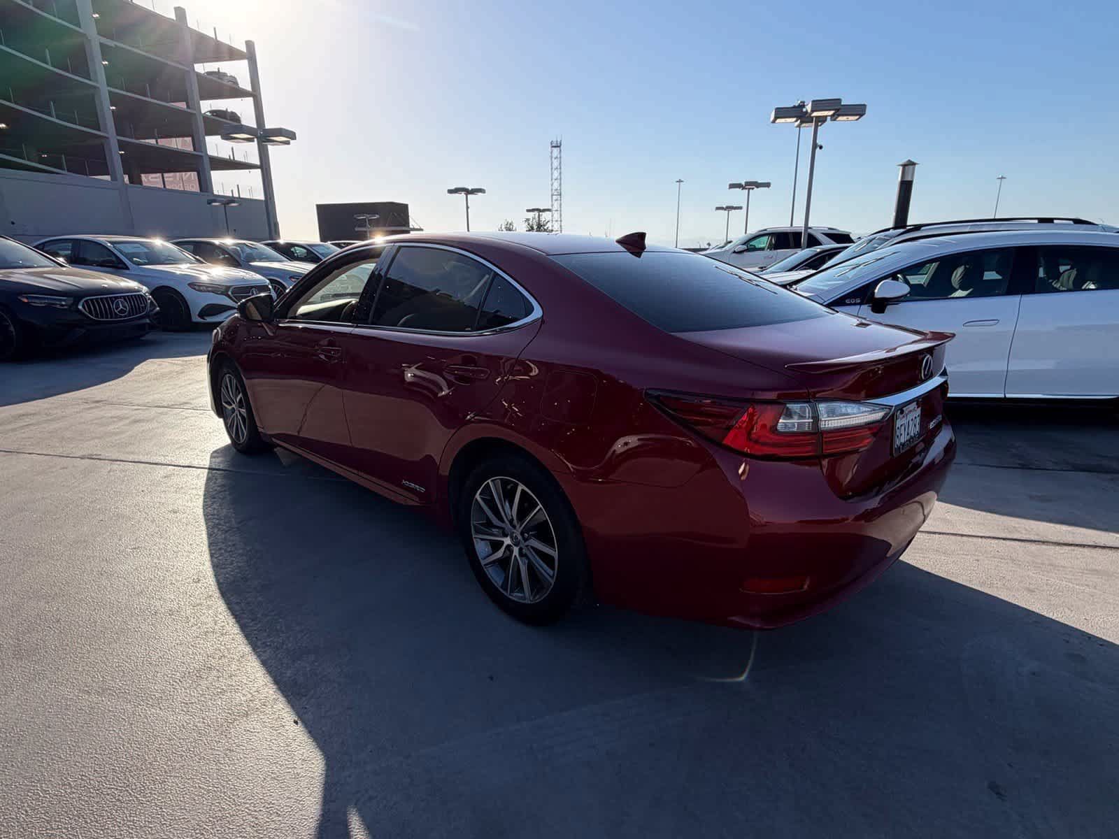Used 2018 Lexus ES 300h w/ Navigation Package FWD image 3