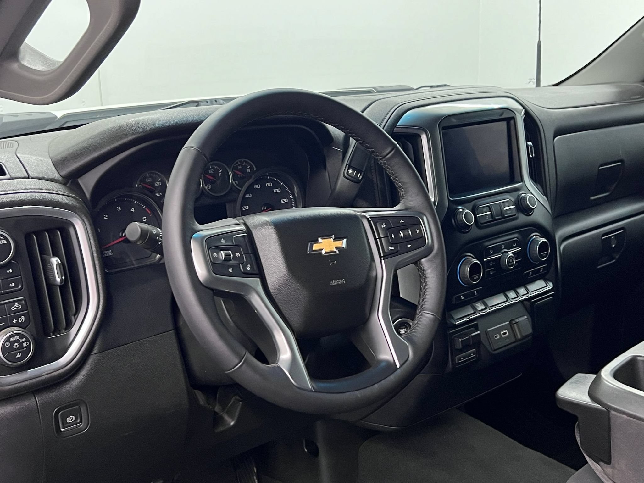 Used 2022 Chevrolet Silverado 3500 LT w/ Convenience Package AWD/4WD image 3