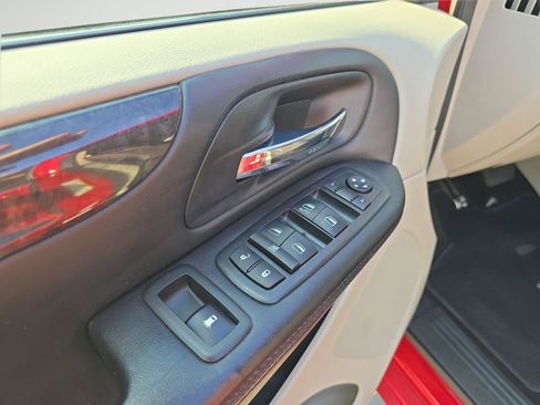 Used 2013 Dodge Grand Caravan SXT w/ UConnect Hands-Free Group FWD image 24