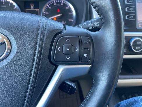 Used 2015 Toyota Highlander XLE AWD/4WD image 29