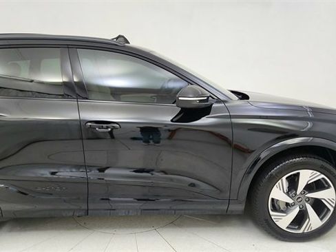 Used 2025 Audi Q6 e-tron Premium Plus w/ Premium Plus image 8