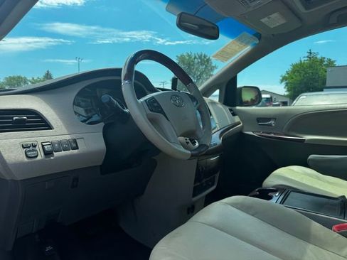Used 2013 Toyota Sienna Limited w/ Premium Pkg FWD image 10