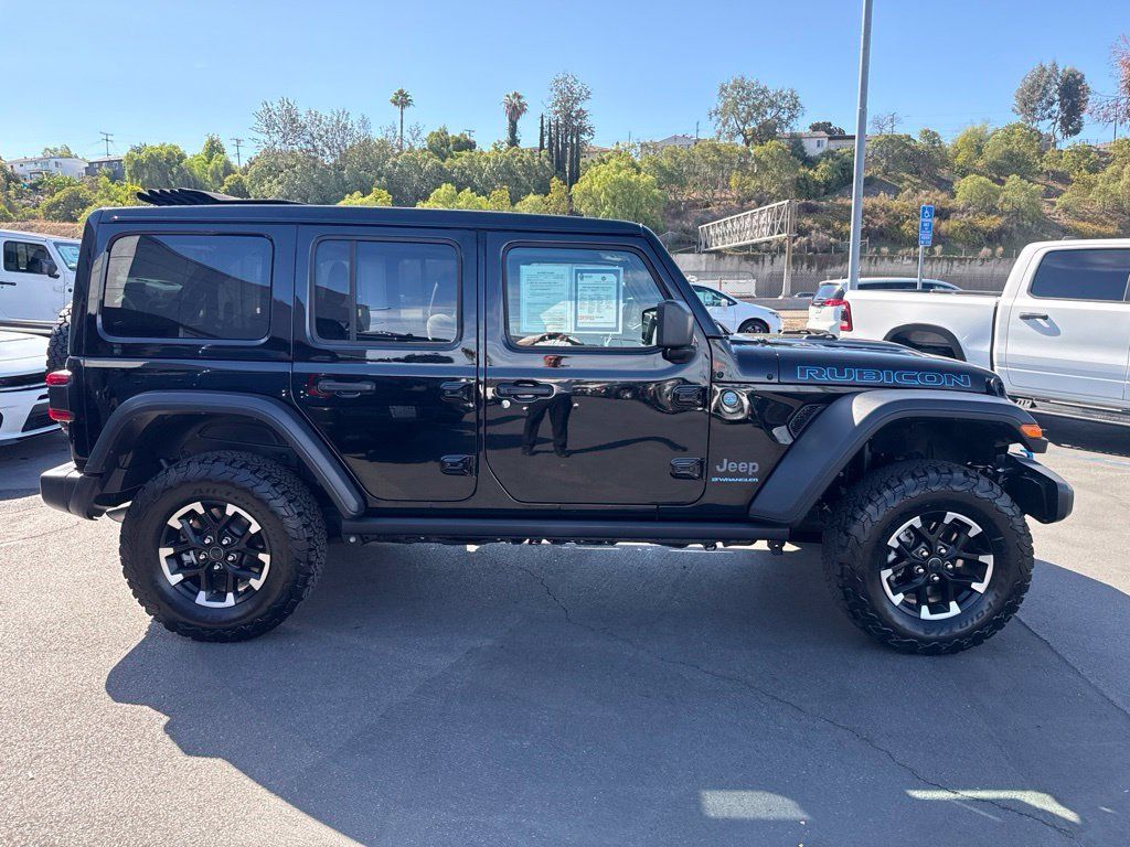 Certified 2025 Jeep Wrangler Unlimited Rubicon 4xe w/ Convenience Group AWD/4WD image 10