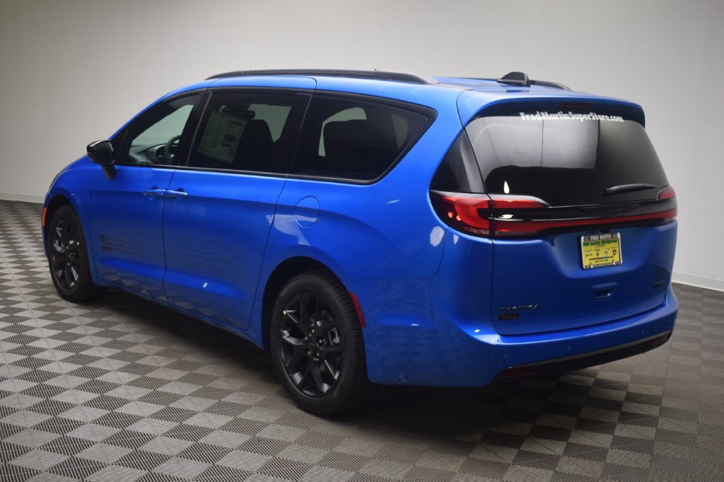 New 2027 Chrysler Pacifica Select FWD image 13